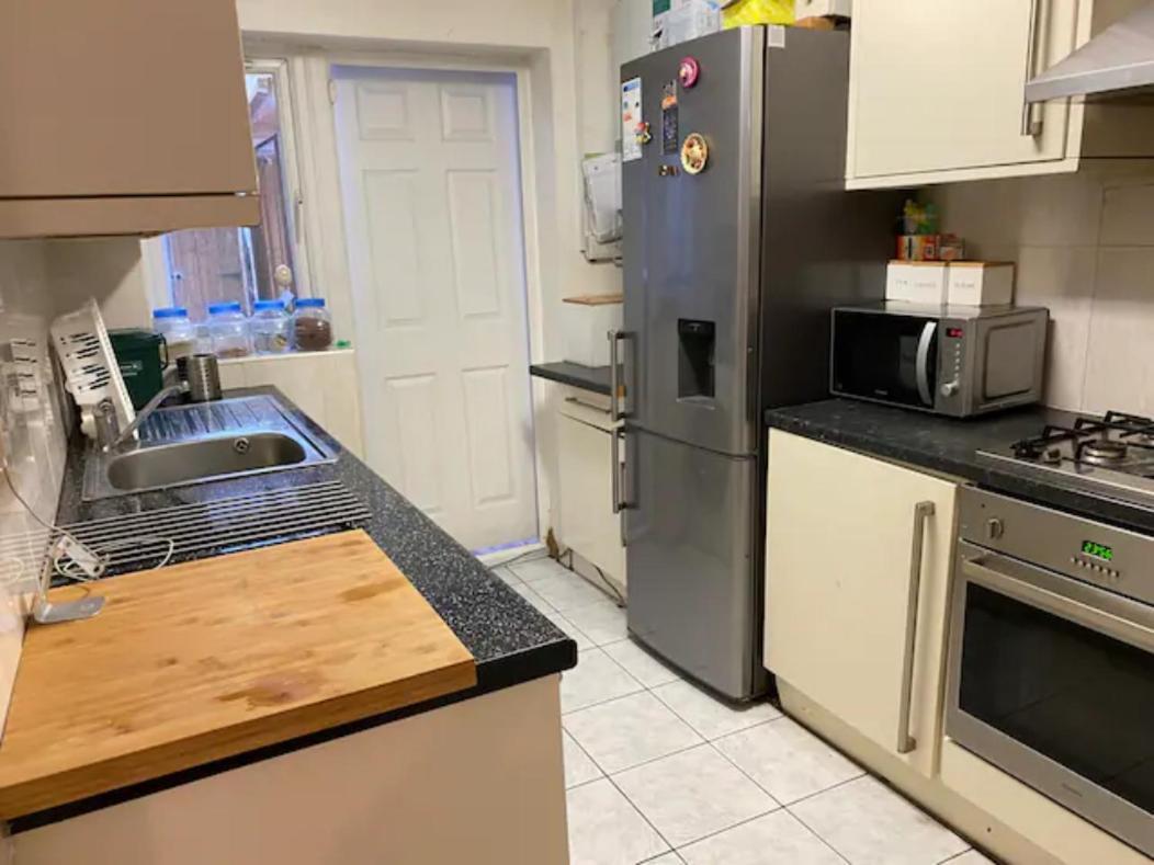 Specious Room In Northolt מראה חיצוני תמונה
