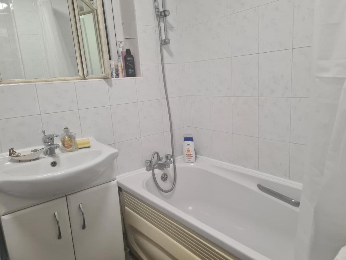 Specious Room In Northolt מראה חיצוני תמונה